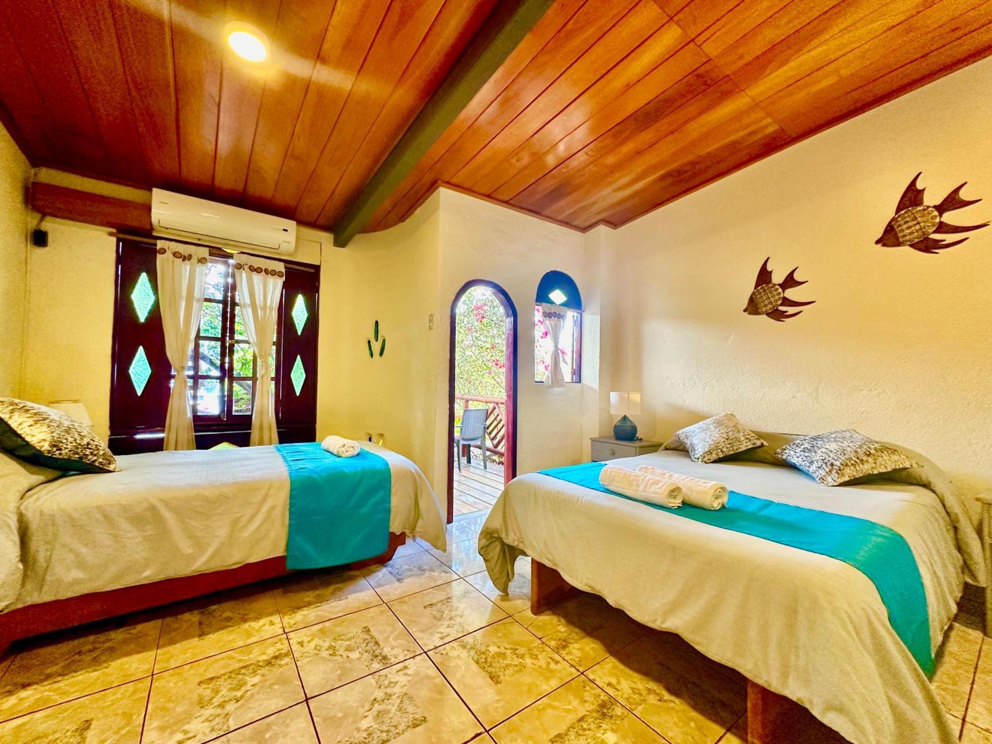 Casa Del Lago Lodging House Puerto Ayora  Luaran gambar
