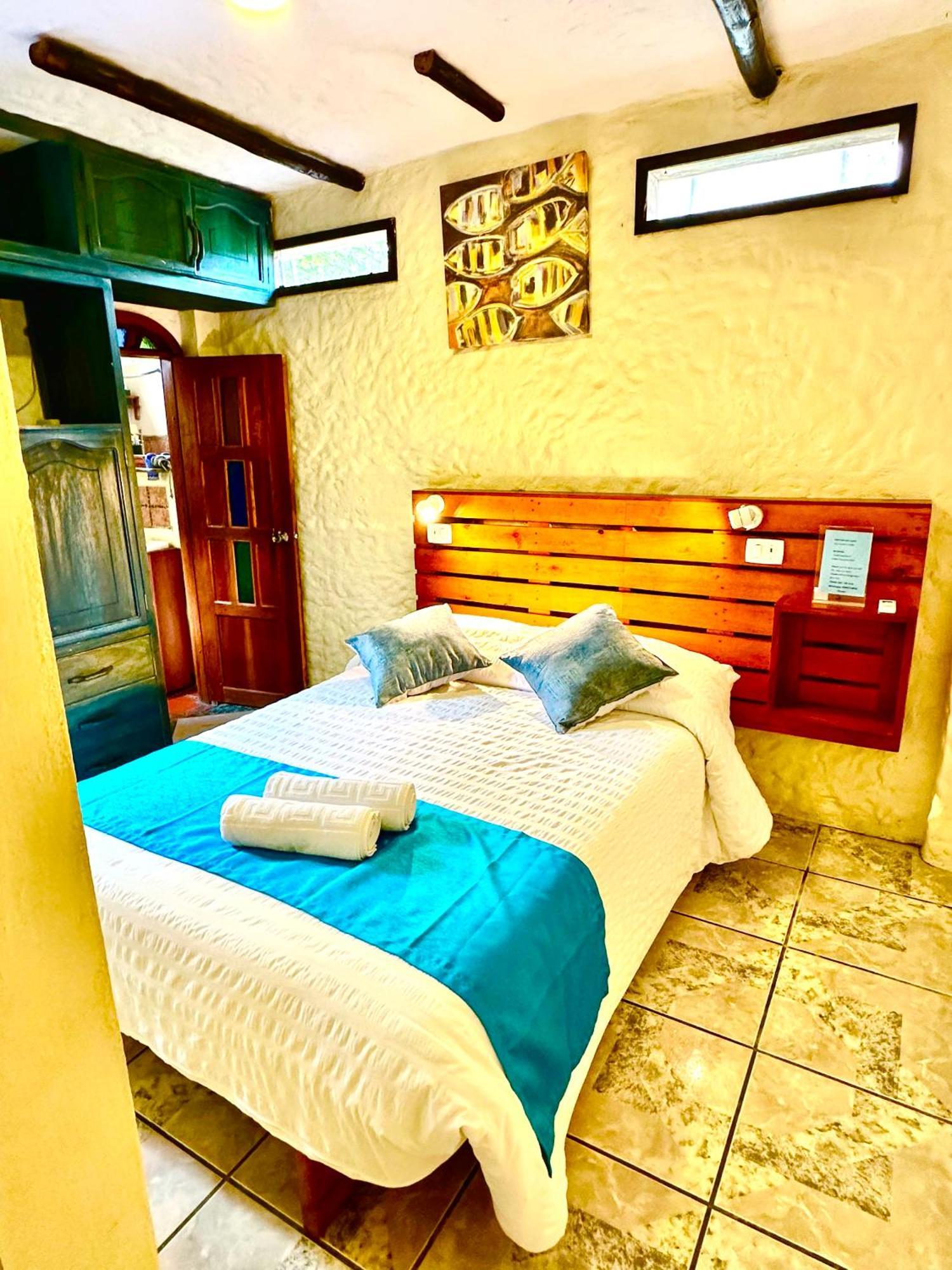 Casa Del Lago Lodging House Puerto Ayora  Luaran gambar